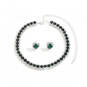 Set di gioielli da sposa con collana di strass e orecchini a lobo verdi per feste.