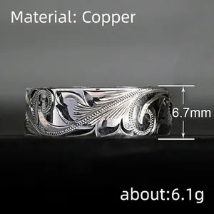 Silberfarbener Ring mit geprägtem Weinrebenmuster, 6,7 mm breit, ca. 6,1 g schwer