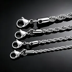 Vista detallada de cuatro cadenas de cordón de acero inoxidable en diferentes grosores