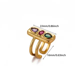 Dettaglio anello dorato multistrato con tre pietre colorate e dimensioni del prodotto