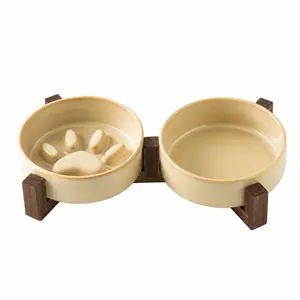 Japanisches Keramik-Hundenapf-Set mit Holzständer und Pfotenmuster