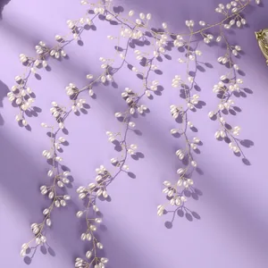 Elegant pearl vine hair accessory with gold wire for bridal wedding and French retro style.