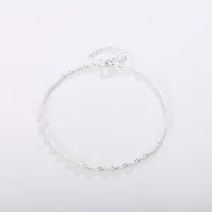 Pulsera elegante de cadena trenzada plateada con cierre de mosquetón y cadena extensible