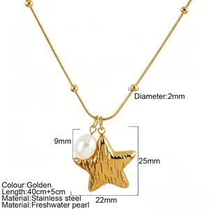 Elegante collana con ciondolo a stella marina dorata con perla d'acqua dolce e acciaio.