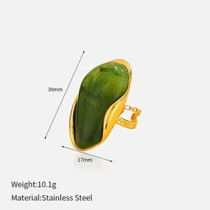 Anillo de acero inoxidable con una piedra verde grande y banda ajustable