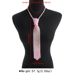 Dimensions détaillées du collier cravate en perles roses avec longueur et poids