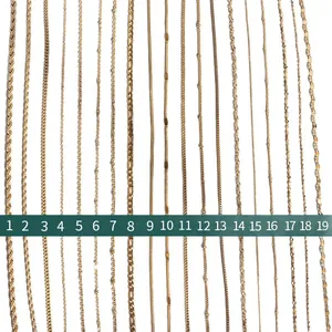 Collezione di 19 stili di collane in acciaio al titanio placcato oro 18K in vari design