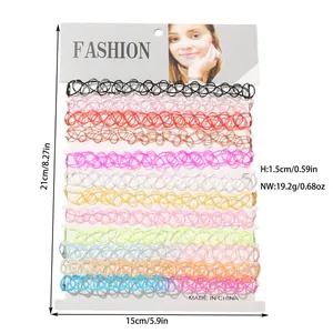 Set di 12 collane choker elastiche gotiche colorate su cartoncino con dimensioni