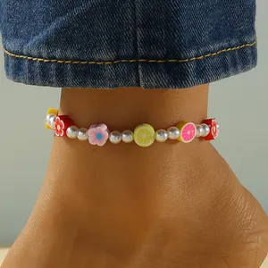 Tobillera de cuentas coloridas con flores de arcilla y rodajas de fruta