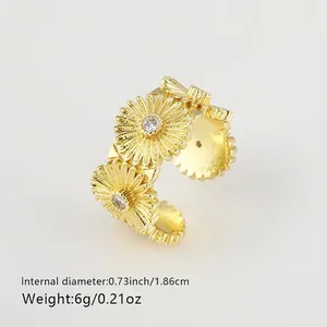 Close-up detail of a gold-plated daisy open ring with size and weight information