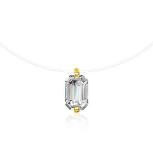 Pendentif en moissanite taille émeraude sur collier invisible en fil de pêche doré