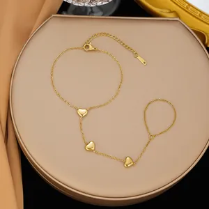 Elegante set bracciale anello in acciaio inossidabile placcato oro 18k con ciondoli a cuore