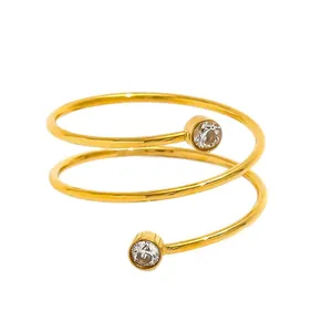 Minimalistischer, 18 Karat vergoldeter Edelstahl-Spiralring mit zwei klaren Diamanten