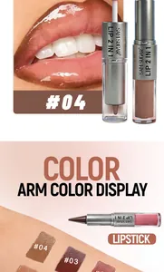 Nahaufnahme von 2-in-1 matten Lippenkonturenstift und Gloss mit Farbmustern am Arm