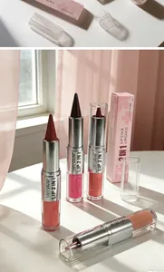 Detailansicht der SAM SUGAR 2-in-1-Lippenstift- und Lipgloss-Kombination in Rosa.
