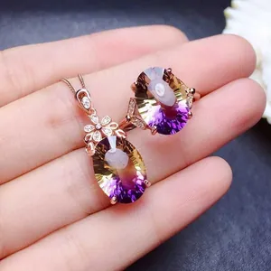 Détail d'un ensemble pendentif et bague en amétrine ovale avec finition or rose