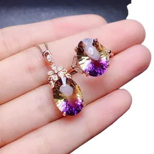 Parure de bijoux en or rose avec cristal bicolore, bague ovale et pendentif