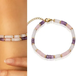 Pulsera de cuentas de piedra natural cuadrada multicolor con detalles dorados