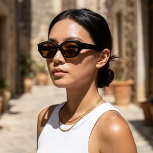 Occhiali Da Sole Cat Eye Alla Moda Montura PC Spessa Protezione UV400 Occhiali Vintage Per Donne Di Tendenza