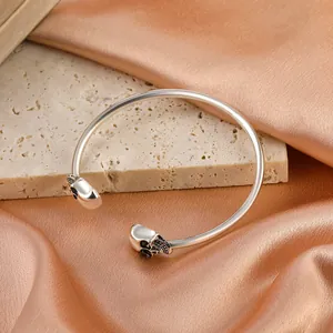 Bracelet jonc ouvert gothique vintage avec double tête de mort pour homme et femme