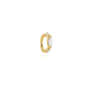 Nahaufnahme des 925er Sterlingsilber Marquise-Diamant Knorpel-Ohrrings in Gold