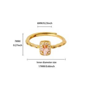 Verstellbarer Ring mit rosa Zirkon und 18K Goldbeschichtung inklusive Maßangaben