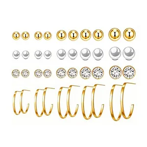 Set di 58 orecchini con borchie dorate, perle e cerchi di diverse dimensioni