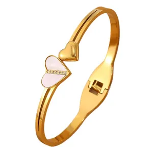 Bracelet jonc élégant en acier titane doré avec motif cœur serti de cristaux
