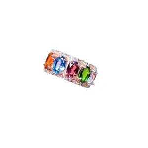 Élégante bague en pierres ovales multicolores avec motif floral en zircon rose doré
