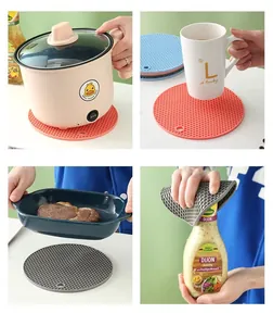 Tapis de table isolants en silicone polyvalents en quatre situations d'utilisation