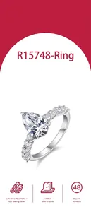 Détail macro d'une bague en moissanite taille poire en argent 925 et cristaux
