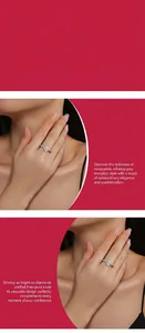 Élégante bague en moissanite en forme de poire en argent S925 portée par un mannequin