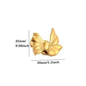 Detailansicht einer goldenen Edelstahl-Schleifenbrosche mit Größenangaben in Millimetern und Zoll