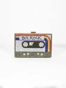 Pochette de soirée originale en forme de cassette avec strass arc-en-ciel et style rock