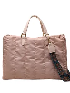 Borsa tote trapuntata rosa pallido con tracolla rimovibile a motivo etnico largo