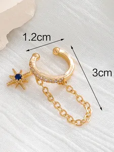 Nahaufnahme des goldenen Stern-Ohrclips mit blauem Stein und Maßangaben in 3cm