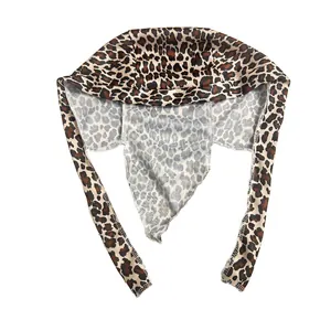 Detailansicht des Leopardenmusters und des atmungsaktiven Stoffes des Sport-Durags.