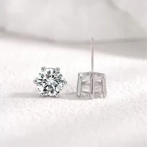 Elegante silberfarbene Sechskrallen-Ohrstecker mit brillantgeschliffenen Zirkonia-Steinen
