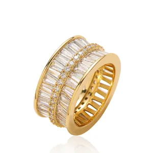 Anello hip hop placcato oro di lusso con zirconi trasparenti a taglio baguette, oro