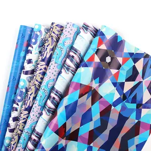 Lot de papier cadeau bleu avec des motifs géométriques abstraits et artistiques