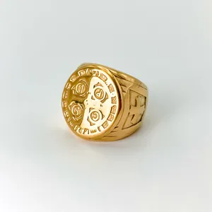 Bague croix médaille Saint-Benoît vintage élégante en acier inoxydable doré pour homme