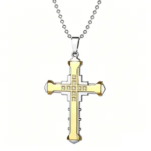 Collana con pendente a croce bicolore oro e argento con accenti di pietre luccicanti