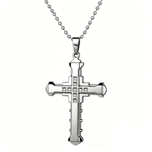 Lussuosa collana con pendente a croce argentata con strass scintillanti su catena a sfere