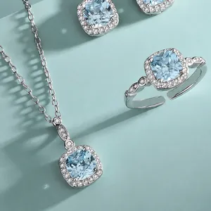 Elegantes Luxus-Schmuckset mit hellblauen Steinen im Kissen-Schliff und Halo-Deko