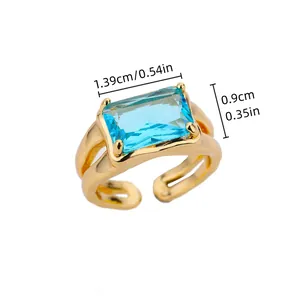 Mesures détaillées d'une bague ajustable plaquée or 18K avec cristal bleu zircon
