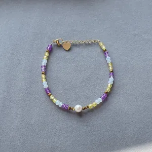 Bracelet perlé fait main avec perle d'eau douce naturelle et pierres de cristal