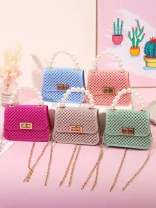 Set de mini bolsos de gelatina de colores con asas de perlas y cadenas doradas
