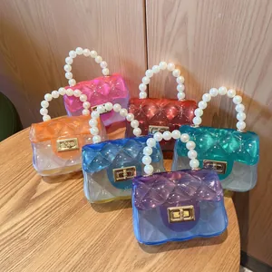 Set di borse in PVC trasparente colorato con manici di perle e chiusure dorate