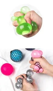 Primer plano de bolas de estrés de malla apretadas para mostrar la textura