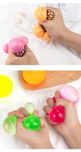 Primer plano de la textura suave y apretable de bolas antiestrés de colores vivos